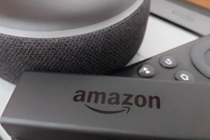 Verschiedene Geräte von Amazon: Fire, Kindle und Echo