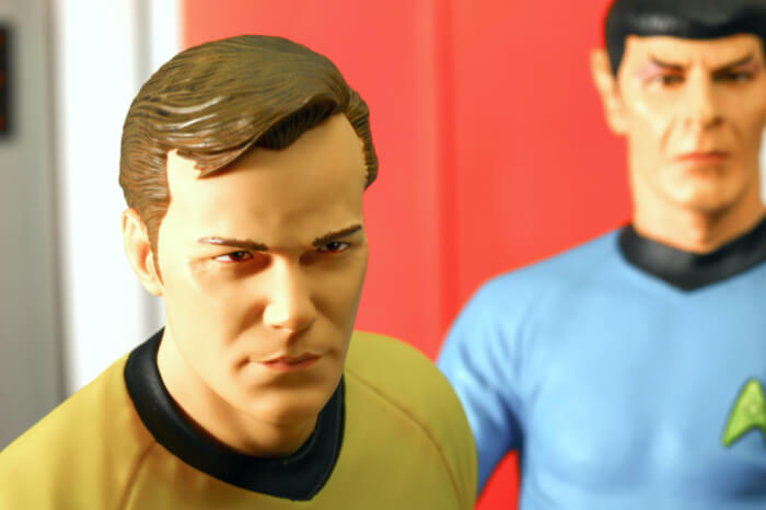 Nachgestellte Szene aus Star Trek mit Captain Kirk und Mr. Spock