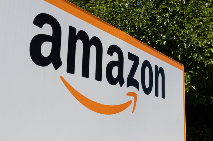 Amazon-Logo auf einem Schild