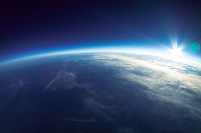 Trip ins Weltall: Nahaufnahme des Weltraums, 20 km über dem Boden