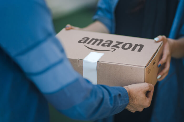 Amazon-Paket wird geliefert