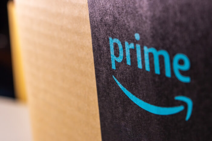 Prime-Logo auf einem Amazon-Paket