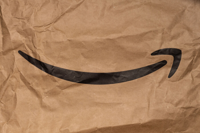Zerknittertes Amazon-Logo