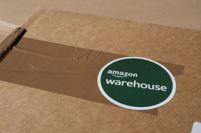 Paket mit Amazon Warehouse Sticker