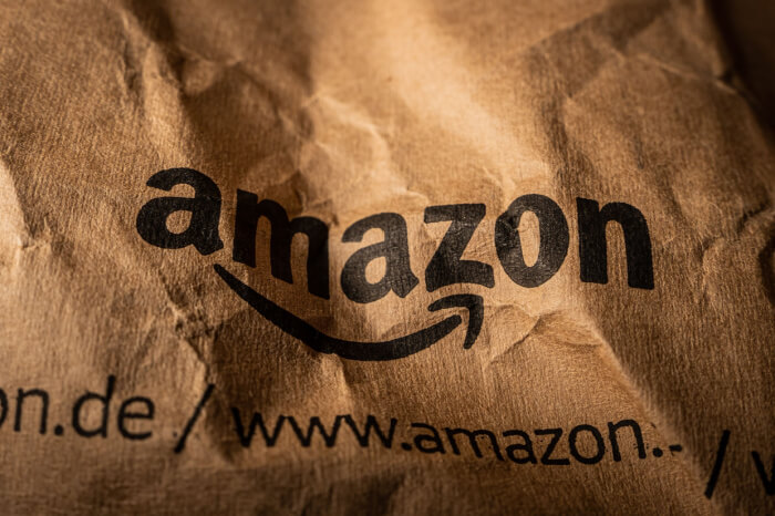 Zerknitterte Amazon-Versandverpackung