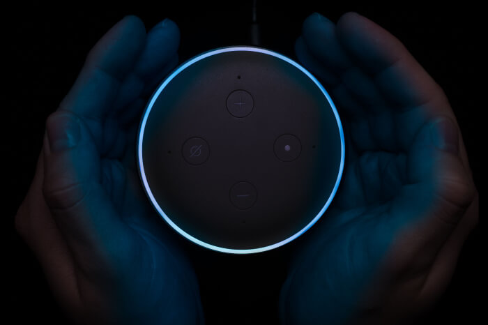 Amazons smarter Lautsprecher Echo mit Sprachassistentin Alexa