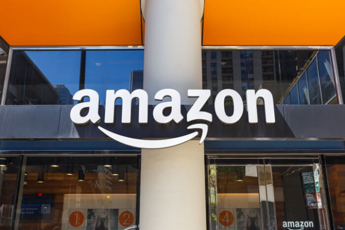 Amazon-Logo auf einem Gebäude