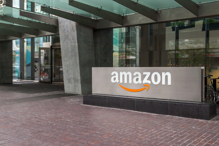 Gebäude mit Amazon-Logo