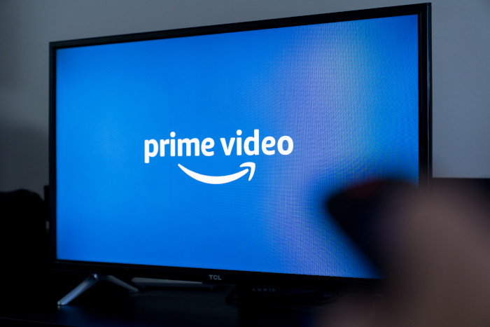 Logo von Amazon Prime Video auf einem TV-Gerät