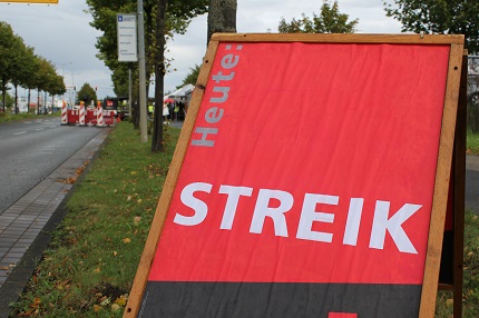 Schild mit der Aufschrift Streik