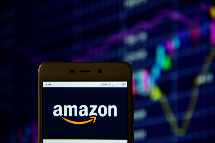 Amazon vor Grafik mit Kursen