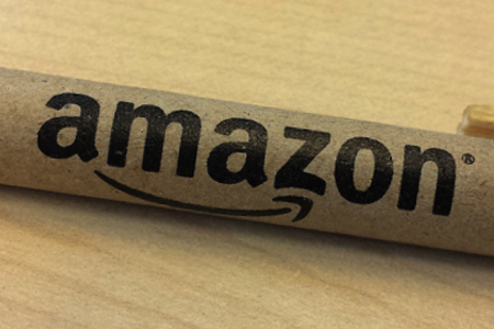Stift mit Amazon-Logo, Nahaufnahme