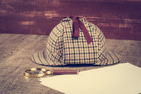 Sherlock-Holmes-Mütze mit Lupe