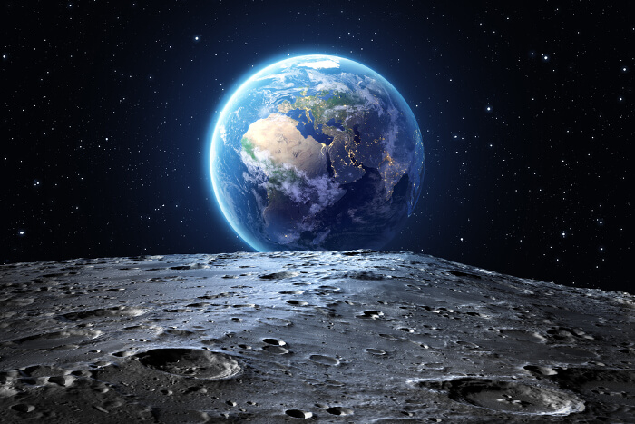 Oberfläche des Mondes: Blick auf die Erde