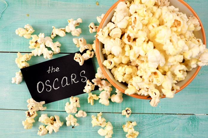 Oscars-Schild mit Popcorn